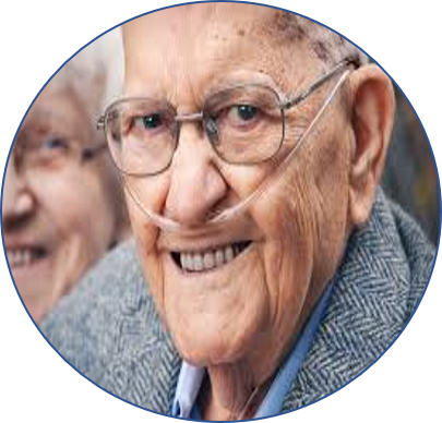 Foto van een oude mevrouw die lacht