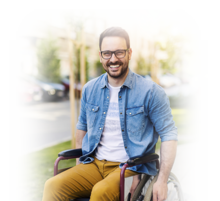 Foto van een meneer in een rolstoel
