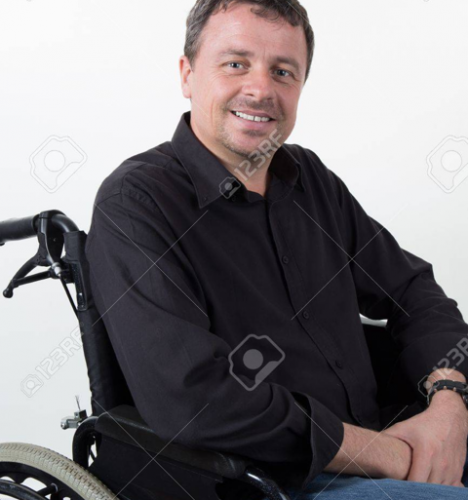 Meneer in een rolstoel