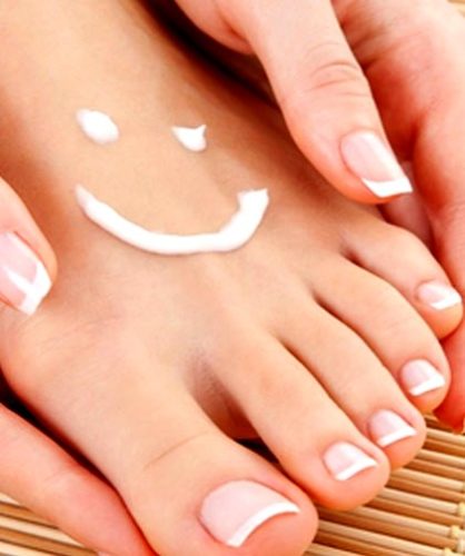 Voet met een smiley erop